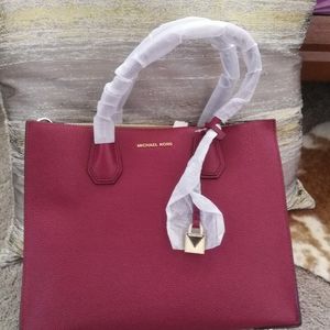 NWT-Michael kors lady hand, shoulder,crossbody bag.Good for Christmas gift
